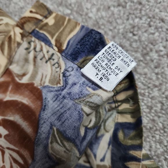 Pierre Cardin Floral and Leafs Button-Up Shirt - Picture 5 of 9